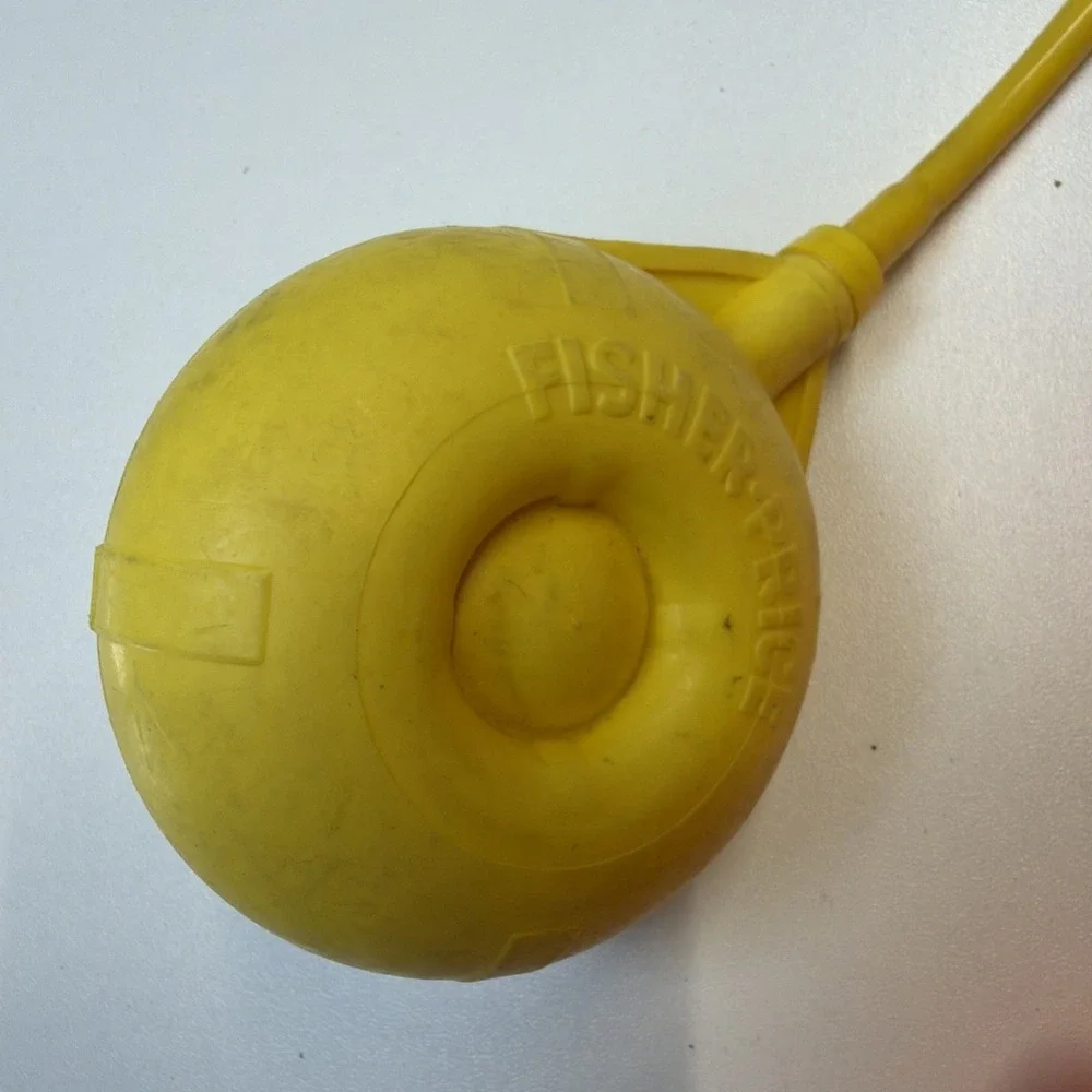 Vintage 1970 FISHER PRICE Peek-a-Boo Block Classic Pull Toy - WORKS